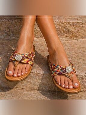 Italian Shoemakers Woven Leather Sandals Size 8 – Rhinestone Detail